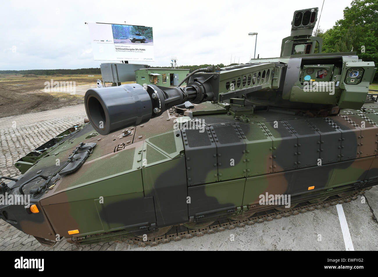 Unterluess, Germany. 24th June, 2015. The new Puma infantry fighting  vehicle is officially presented on the testing grounds of the defence  technology company Rheinmetall in Unterluess, Germany, 24 June 2015. The  German