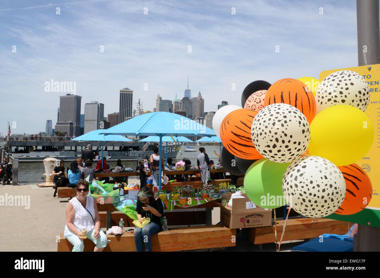 manhattan skyline balloons summer food picnic new york Stock Photo Alamy