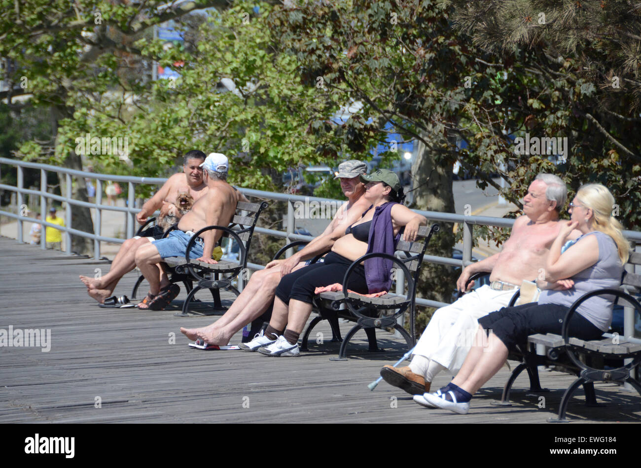 sunbathing russian immigrants coney island brooklyn usa Stock Photo Alamy