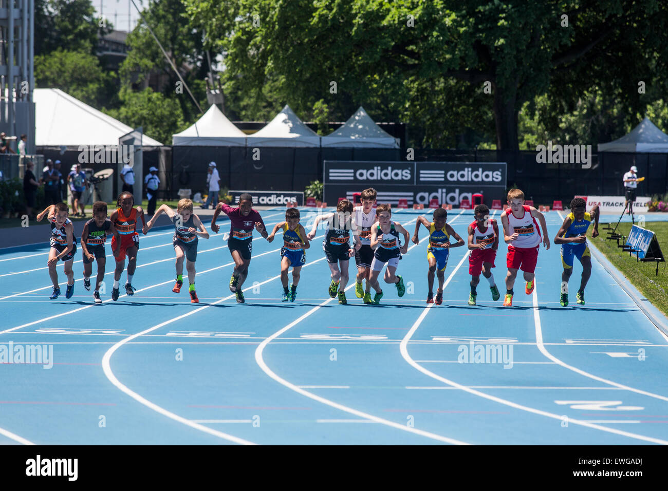 Start line adidas hi-res stock photography and images - Alamy