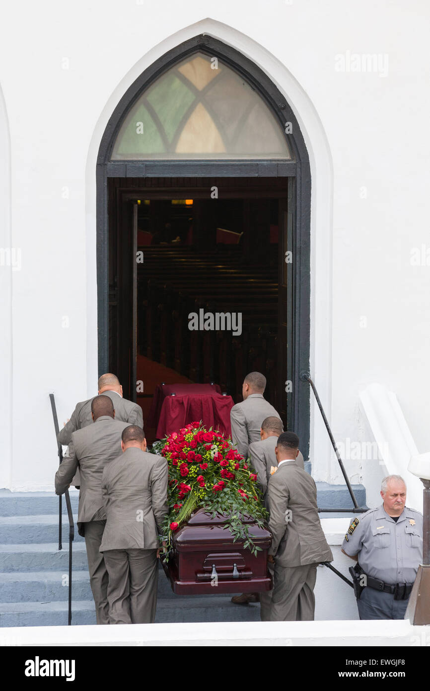 Charleston, South Carolina, USA. 25th June, 2015. Pallbearers carry the casket carrying Sen. Clementa Pinckney up the front stairs at the historic mother Emanuel African Methodist Episcopal Church for public viewing June 25, 2015 in Charleston, South Carolina. The church is the site where white supremacist Dylann Roof killed 9 members at the historically black church. Stock Photo