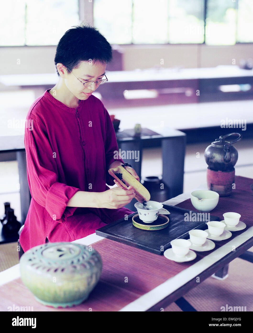 Tea service at Shiyang Shanfang restaurant, Yangmingshan National Park. Taiwan. Asia. Stock Photo