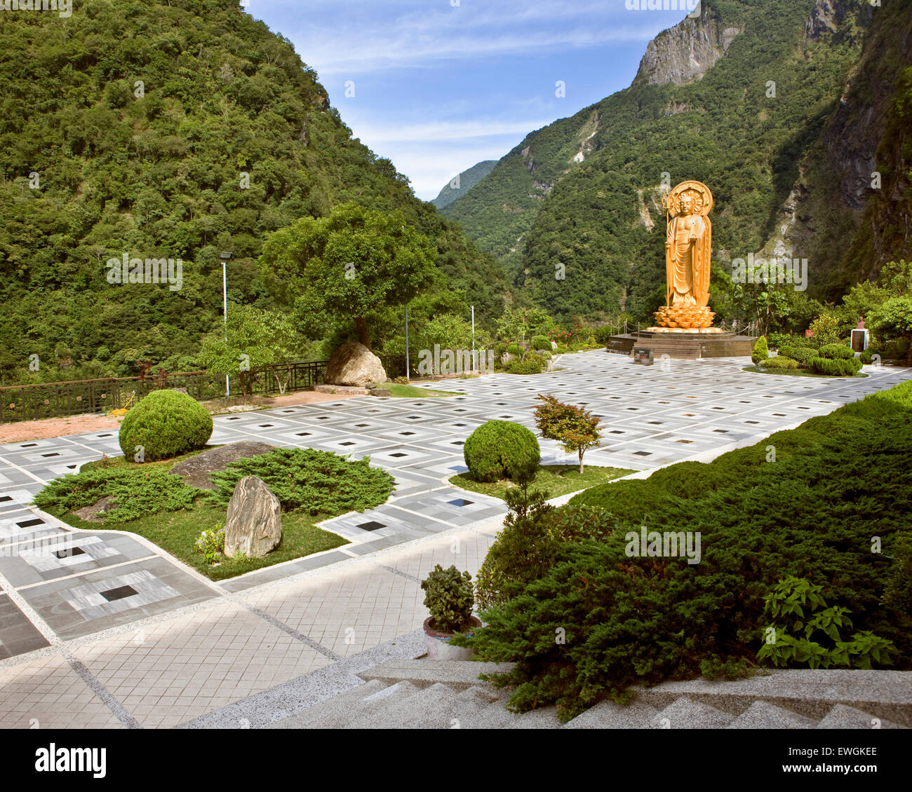 Ti Tsang Statue at the Hsiang-te Temple inthe Taroko Gorge Taiwan Stock Photo