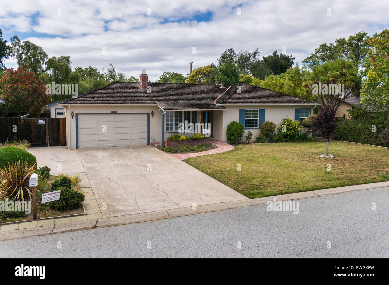 Historic Apple House and Garage - Silicon Valley Stock Photo - Alamy