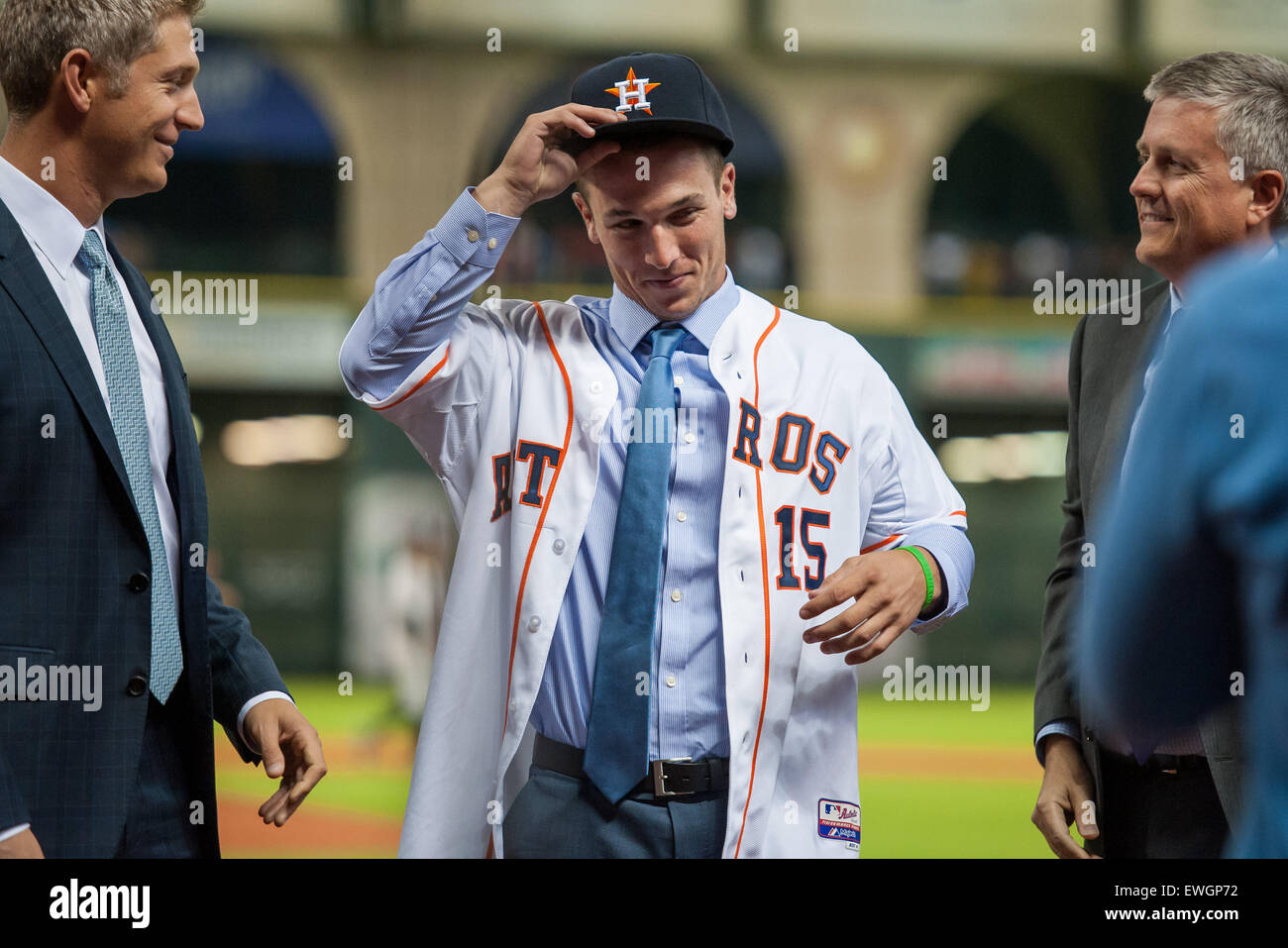 You Won'T Believe How Bregman Reacted To The Houston Crowd'S Mixed Reception! - 68sgj2e