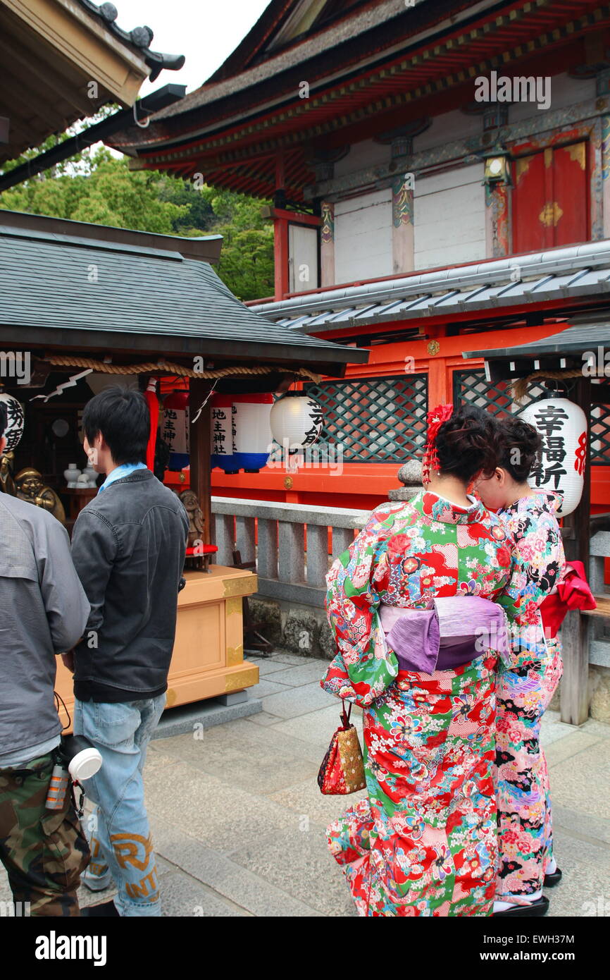 Girls in traditional Kimono at Kyoto Kiyomizu temple Stock Photo