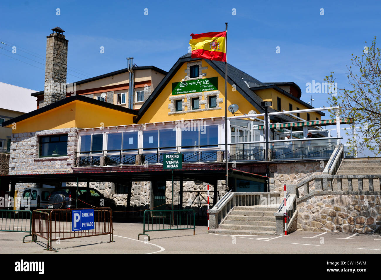 Restaurant, cafe, hostal Venta Arias, Puerto de Navacerrada, Spain. Skiing  and hiking centre that attracts Stock Photo - Alamy