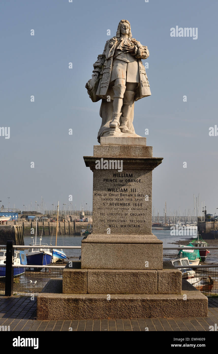 The statue of William of Orange beside Brixham harbour Stock Photo Alamy