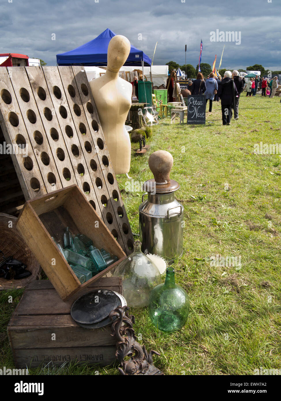 UK, England, Cheshire, Tabley, Cheshire Showground, Decorative Home & Salvage Show, stalls selling antiques Stock Photo