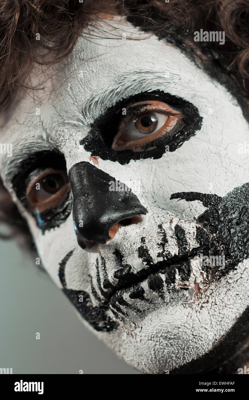 White face paint hi-res stock photography and images - Alamy