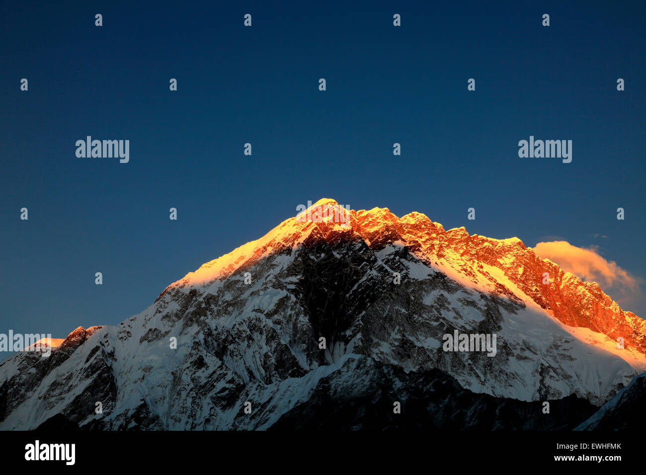 Nupste Summit Ridge Sunset over the Summit of Nuptse mountain (7864 M), Everest base camp ...