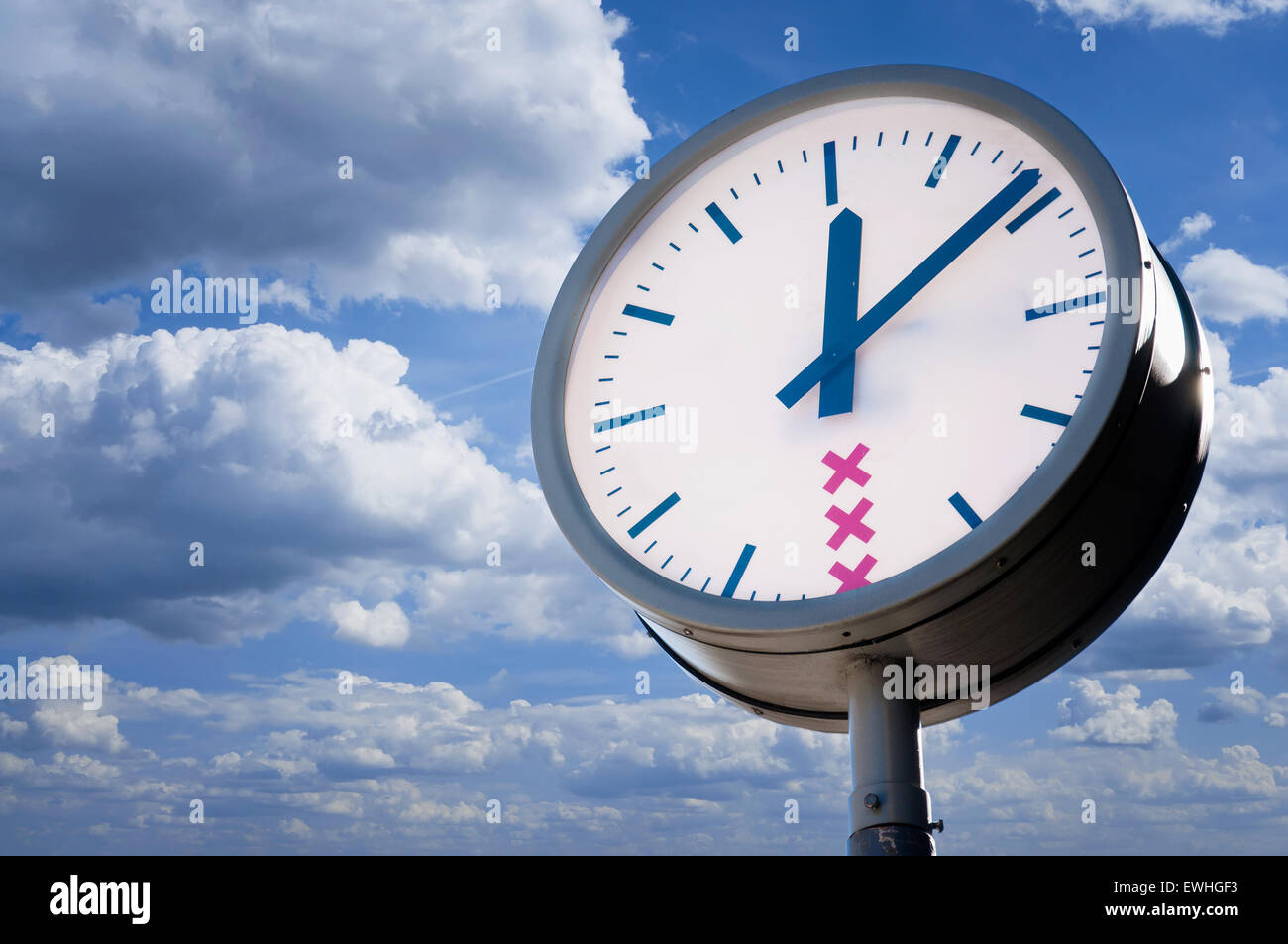 Big clock hi-res stock photography and images - Alamy