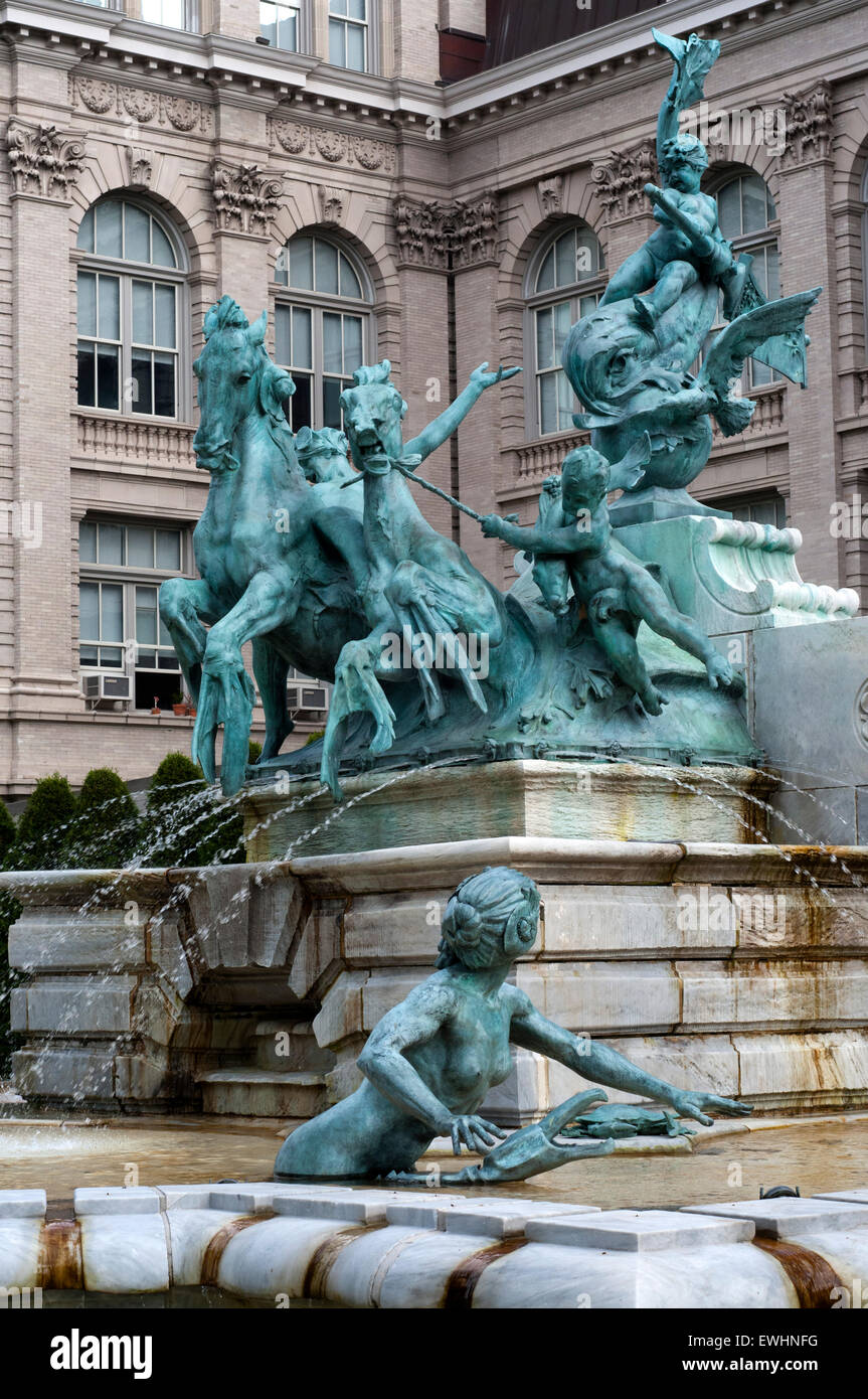 Fountain and Sculpture in front of the New York Botanical Garden Library. The LuEsther T. Mertz Library. New York Botanical Garden. Founded in 1899, the Mertz Library has evolved to become one of the largest, most comprehensive botanical libraries in the world and is a treasury of knowledge about all aspects of the plant world. The Library's Latin American plant literature holdings are among the richest in the world, due in large part to NYBG's very active research and conservation. Stock Photo