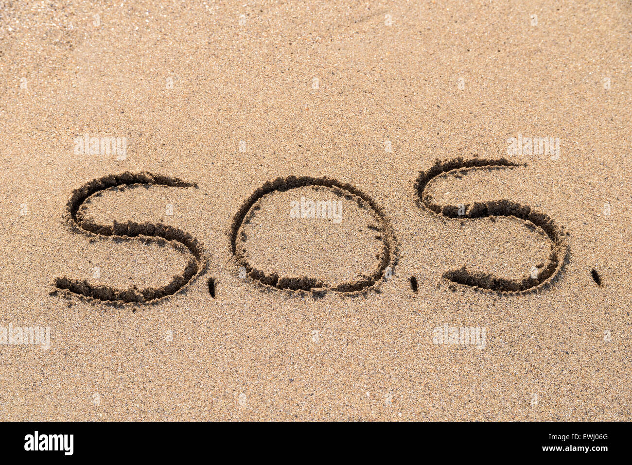 S o s лайк. Надпись на песке. Надпись на песке фон. Надпись сос на песке. Надпись сигнал сос.