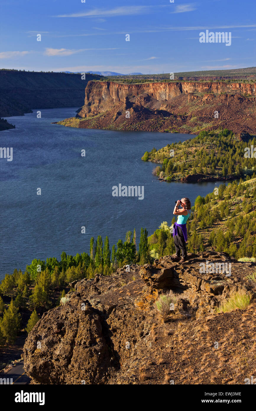 Sarah Brownell on the Tam-a-Lau trail overlooking Lake Billy Chinook, Culver, Oregon  USA Stock Photo
