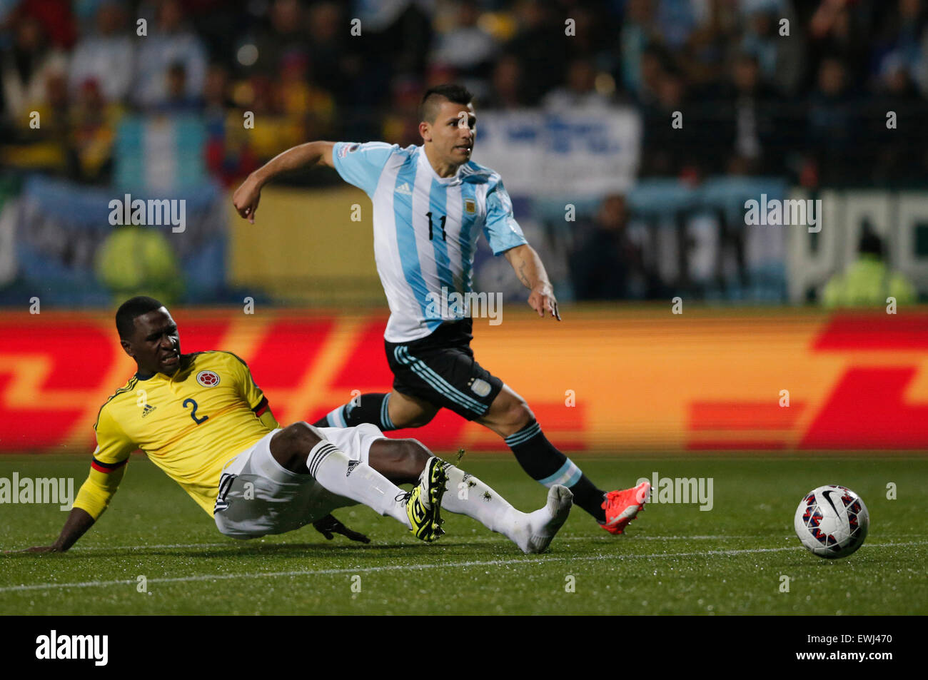 Vina Del Mar, Chile. 26th June, 2015. Argentina's Sergio Aguero (R) vies the ball with Colombia's Cristian Zapata during the quarter-final match between Argentina and Colombia at the Copa America Chile 2015 in the El Sausalito Stadium, in Vina del Mar city, Chile, on June 26, 2015. Credit:  Jorge Villegas/Xinhua/Alamy Live News Stock Photo
