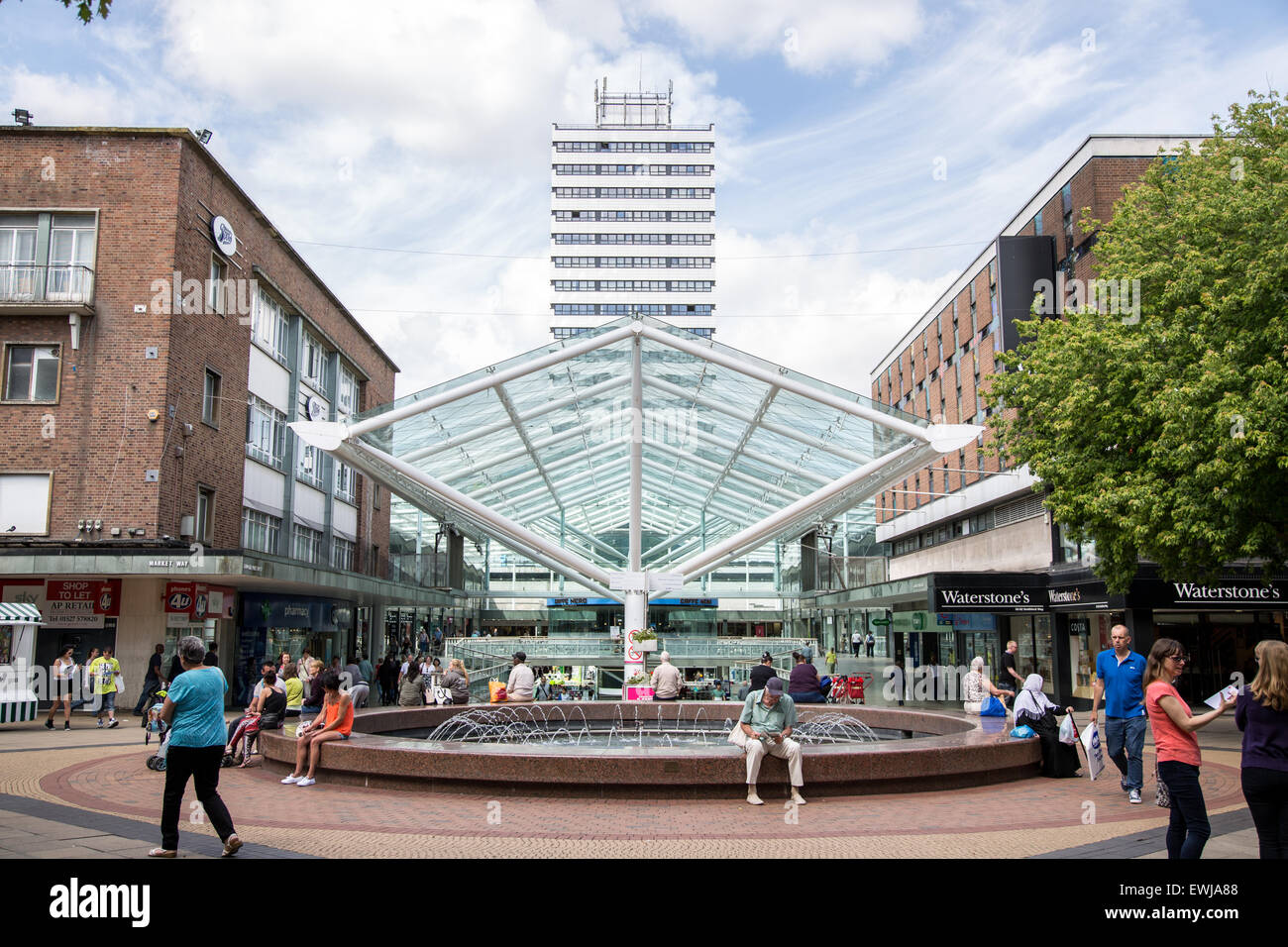 Shopping centre precinct hires stock photography and images Alamy