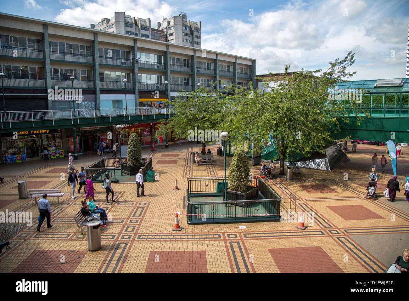 Precinct shopping centre hi-res stock photography and images - Alamy