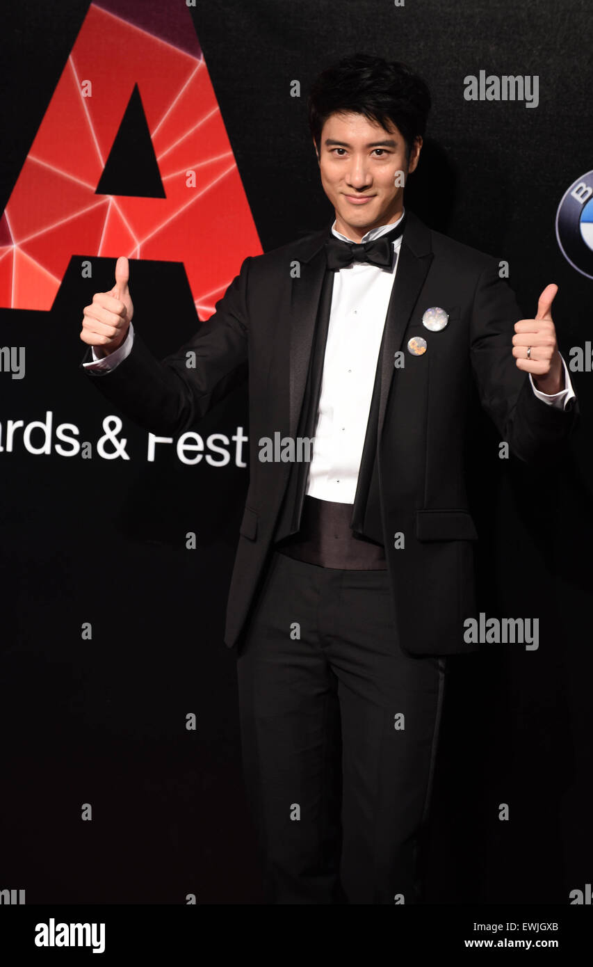 Taipei's Taiwan. 27th June, 2015. Singer Leehom Wang poses on the red ...