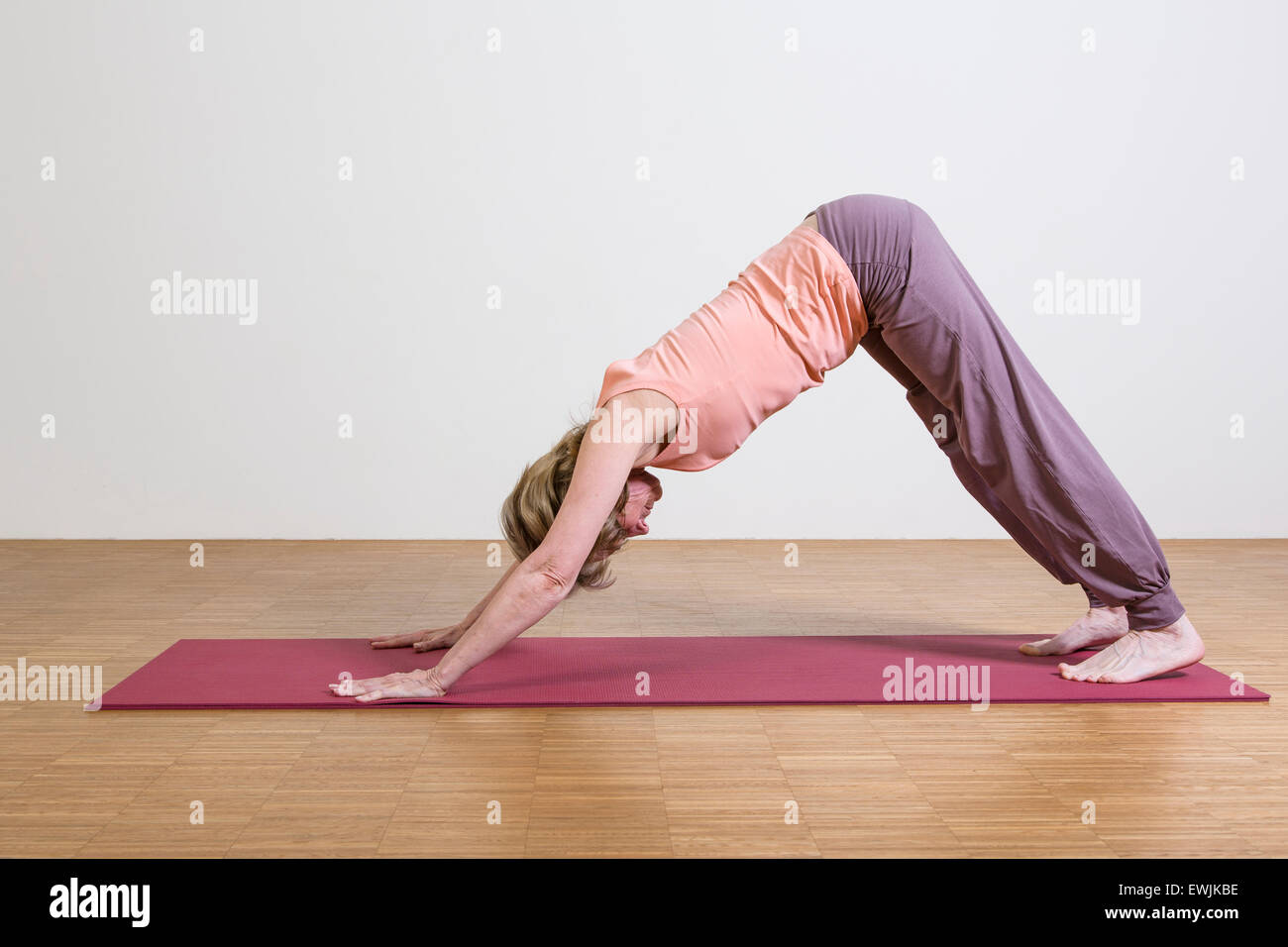 female yoga coach shows exercise Stock Photo Alamy
