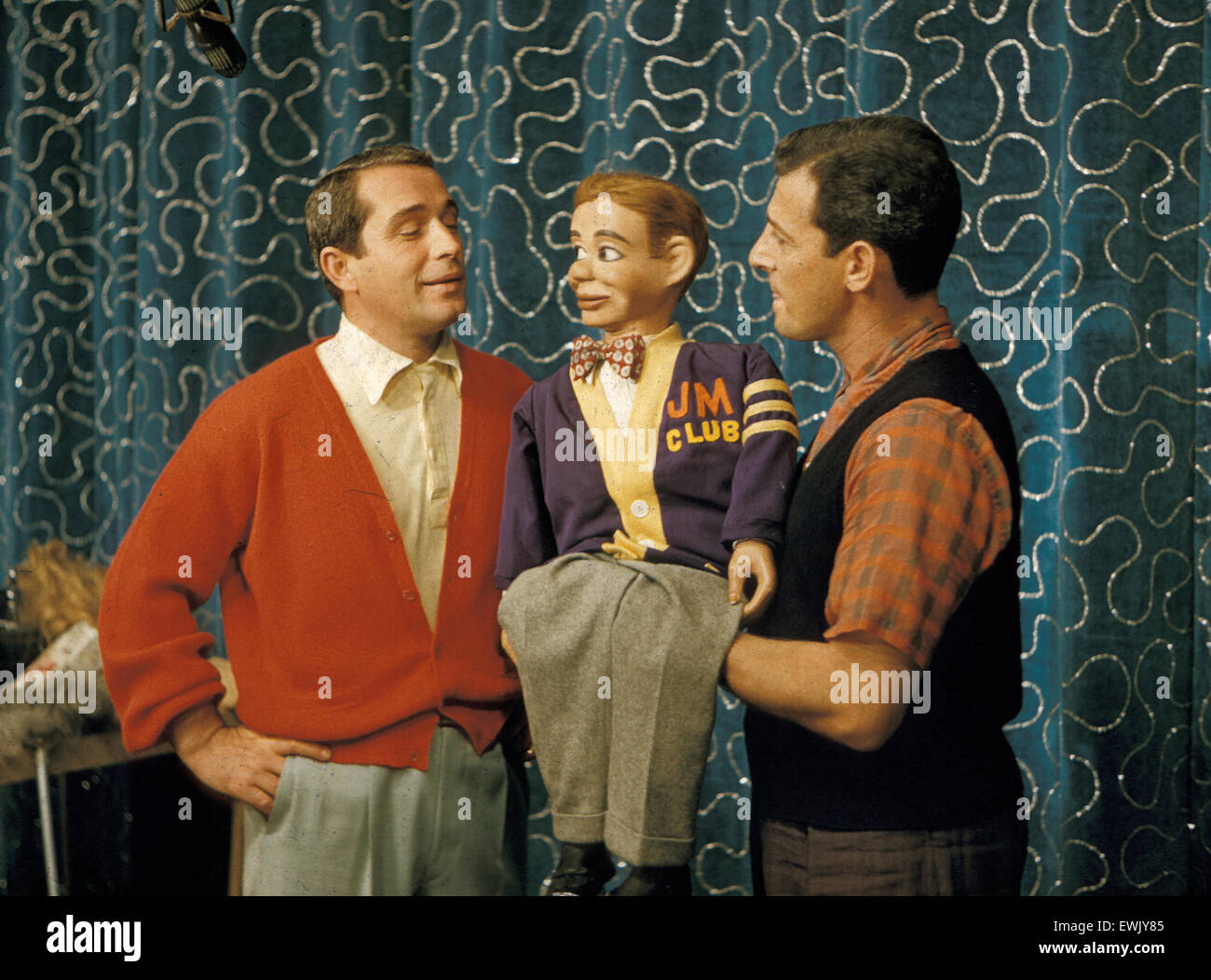 PERRY COMO  (1912-2001)  US singer on red jacket n his TV show about 1960 Stock Photo
