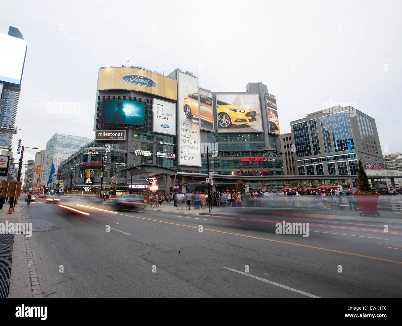 Yonge dundas square night hires stock photography and images Alamy