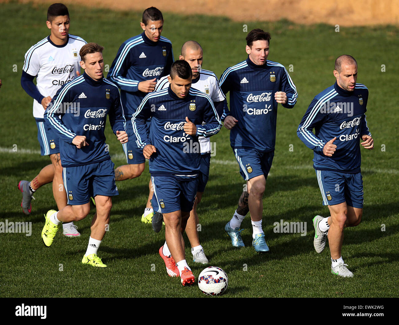 Vina Del Mar, Chile. 27th June, 2015. Argentina's National Team players Marcos Rojo (L, back), Angel Di Maria (2n L, back), Lucas Biglia (L, front), Javier Mascherano (C, back), Lionel Messi (2nd R), Sergio Aguero (C, front) and Pablo Zabaleta (1st R), attend a training session in Vina del Mar, Chile, on June 27, 2015. Argentina will be play the 2015 Chile America Cup semifinal match against Paraguay on June 30. Credit:  Juan Roleri/TELAM/Xinhua/Alamy Live News Stock Photo