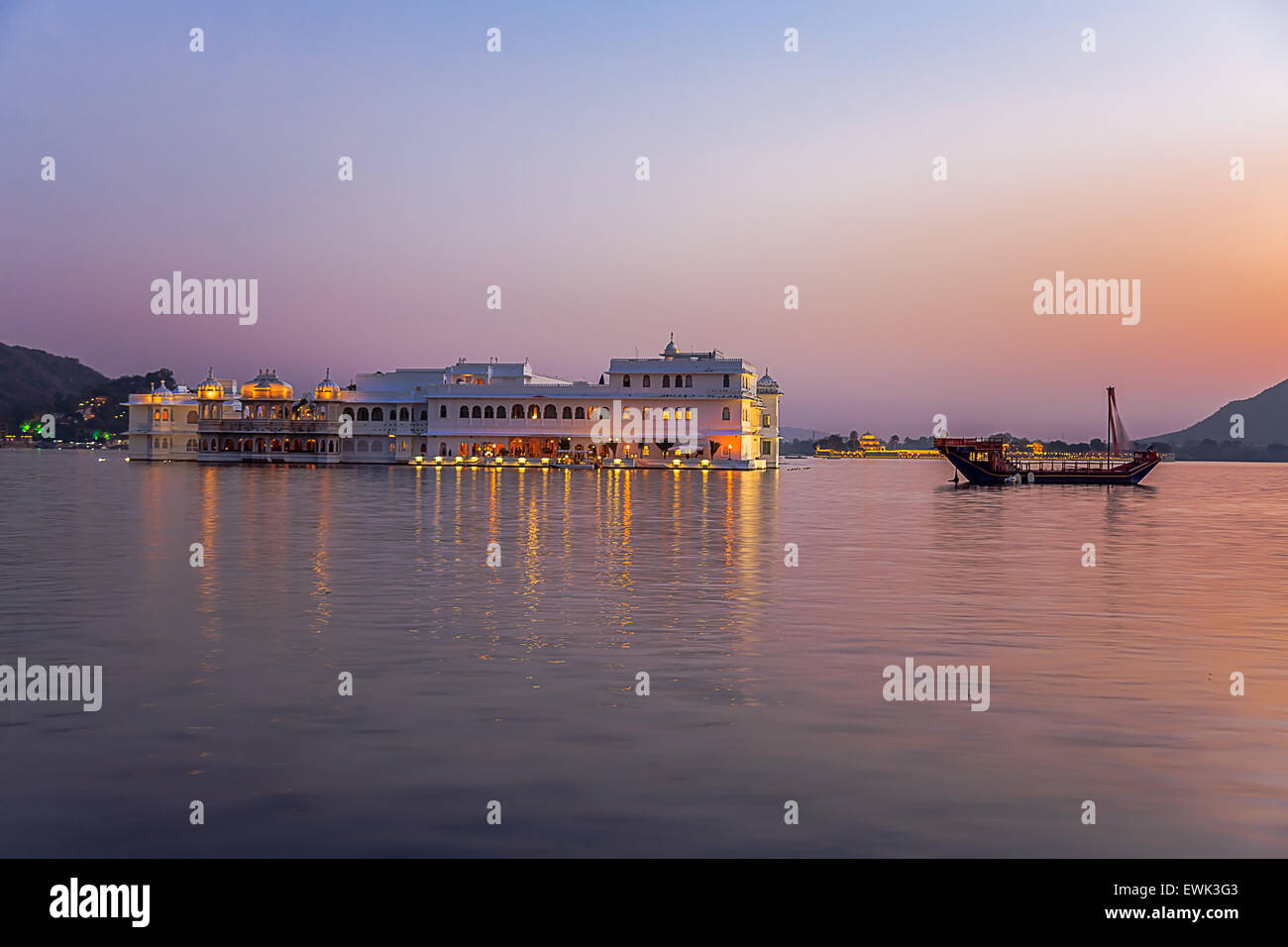 Lake Palace at sunset, the palace is located in lake pichola in Udaipur, Rajasthan, India Stock Photo