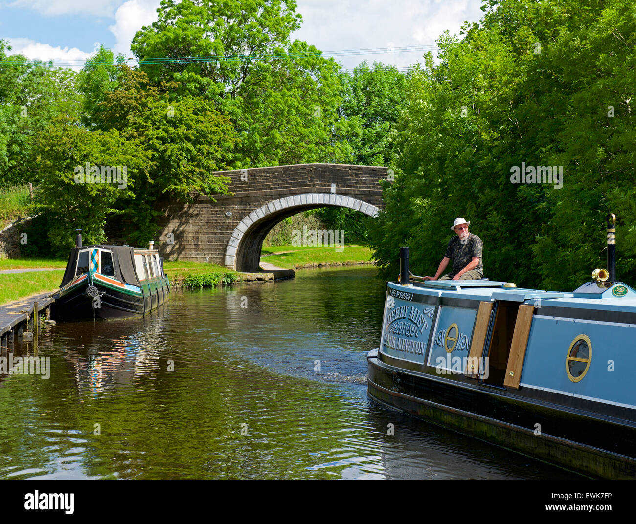 Boats On Leeds Liverpool Canal Stock Photos &amp; Boats On ...