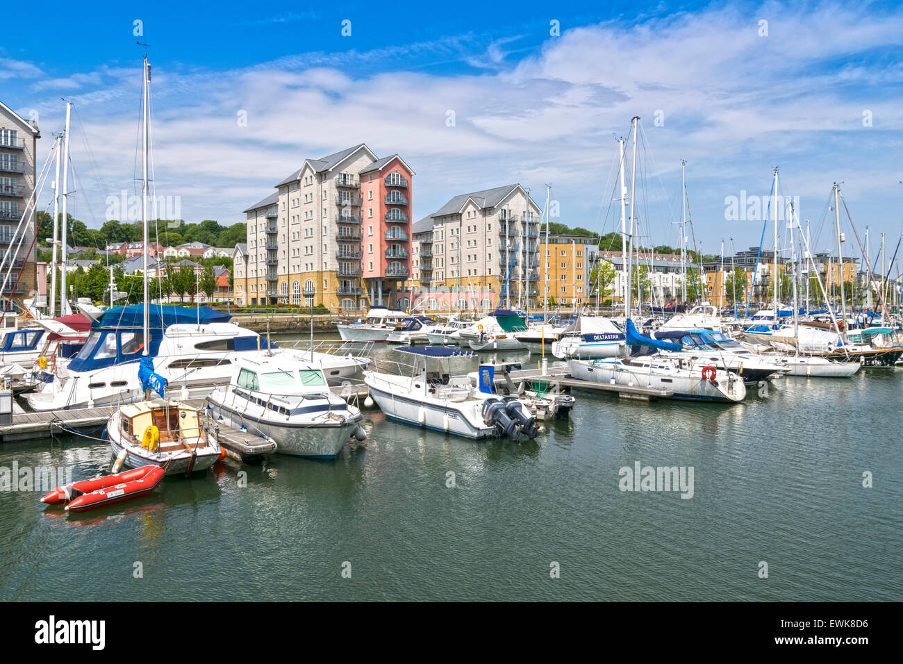 PORTISHEAD MARINA AND MOORED YACHTS OVERLOOKED BY APARTMENTS Stock