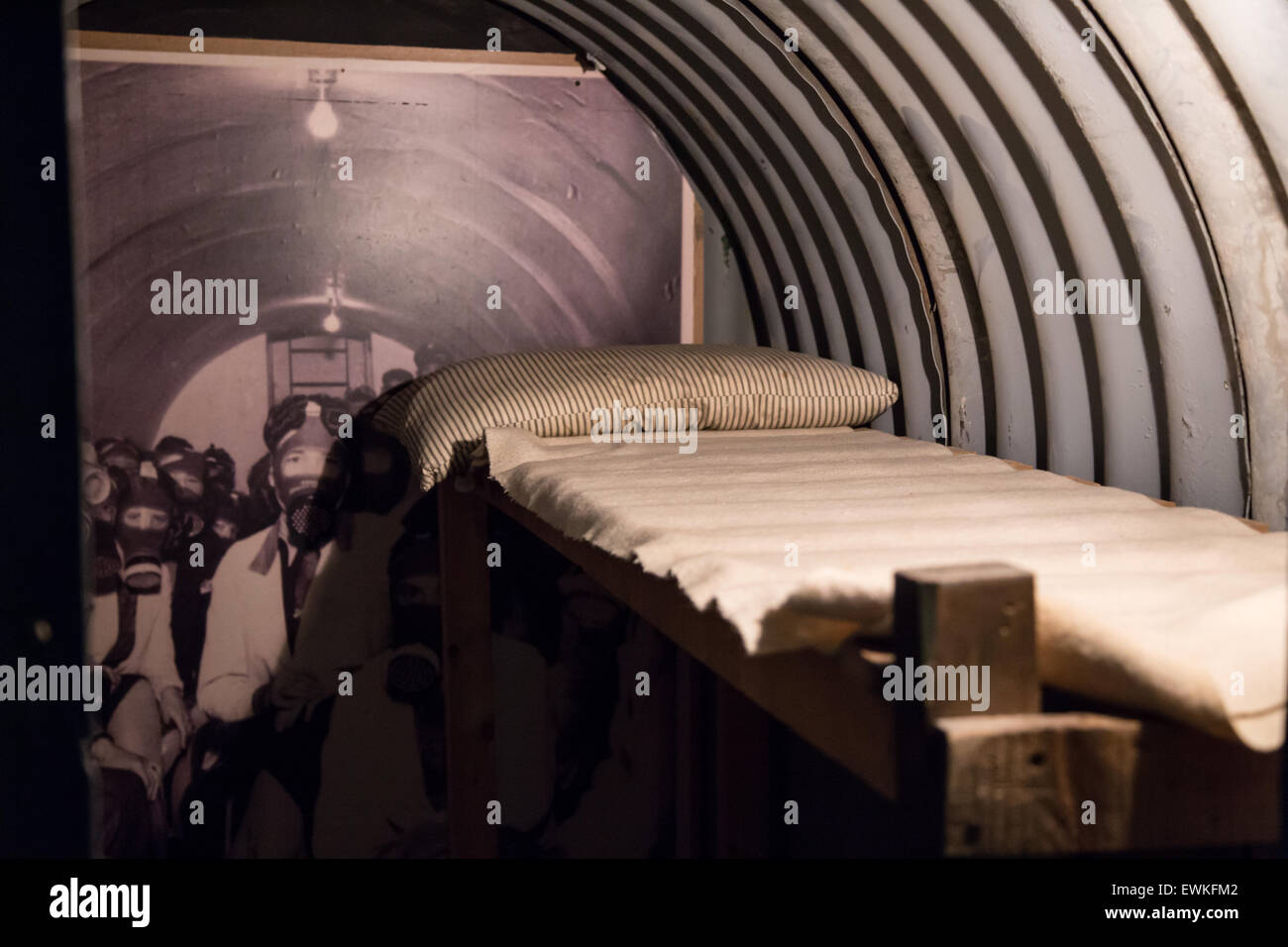 Anderson shelter High Resolution Stock Photography and Images Alamy