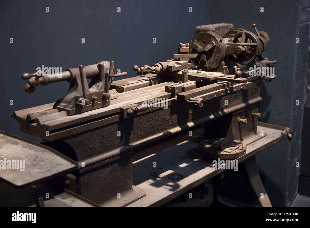 Old metal lathe hires stock photography and images Alamy