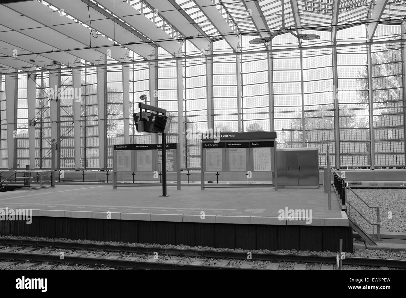 Rotterdam centraal railway station Black and White Stock Photos ...
