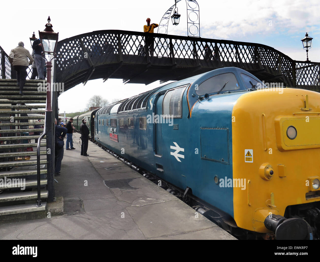 Preserved Deltic diesel D9019 'Royal Highland Fusilier' (New number 55019), enters Sheffield Park station on the preserved Bluebell Railway in Sussex on its journey from Sheffield Park to East Grinsted Stock Photo