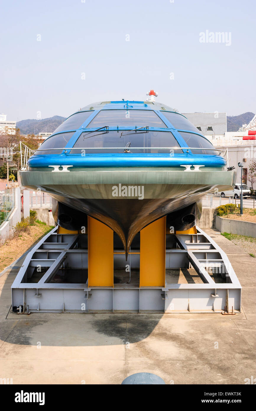 Japan. Kobe Maritime Museum, an outdoor exhibit a high speed test hydrofoil, the Yamato-1, built by Mitsubishi. Head-on, bows view. Clear blue sky Stock Photo - Alamy
