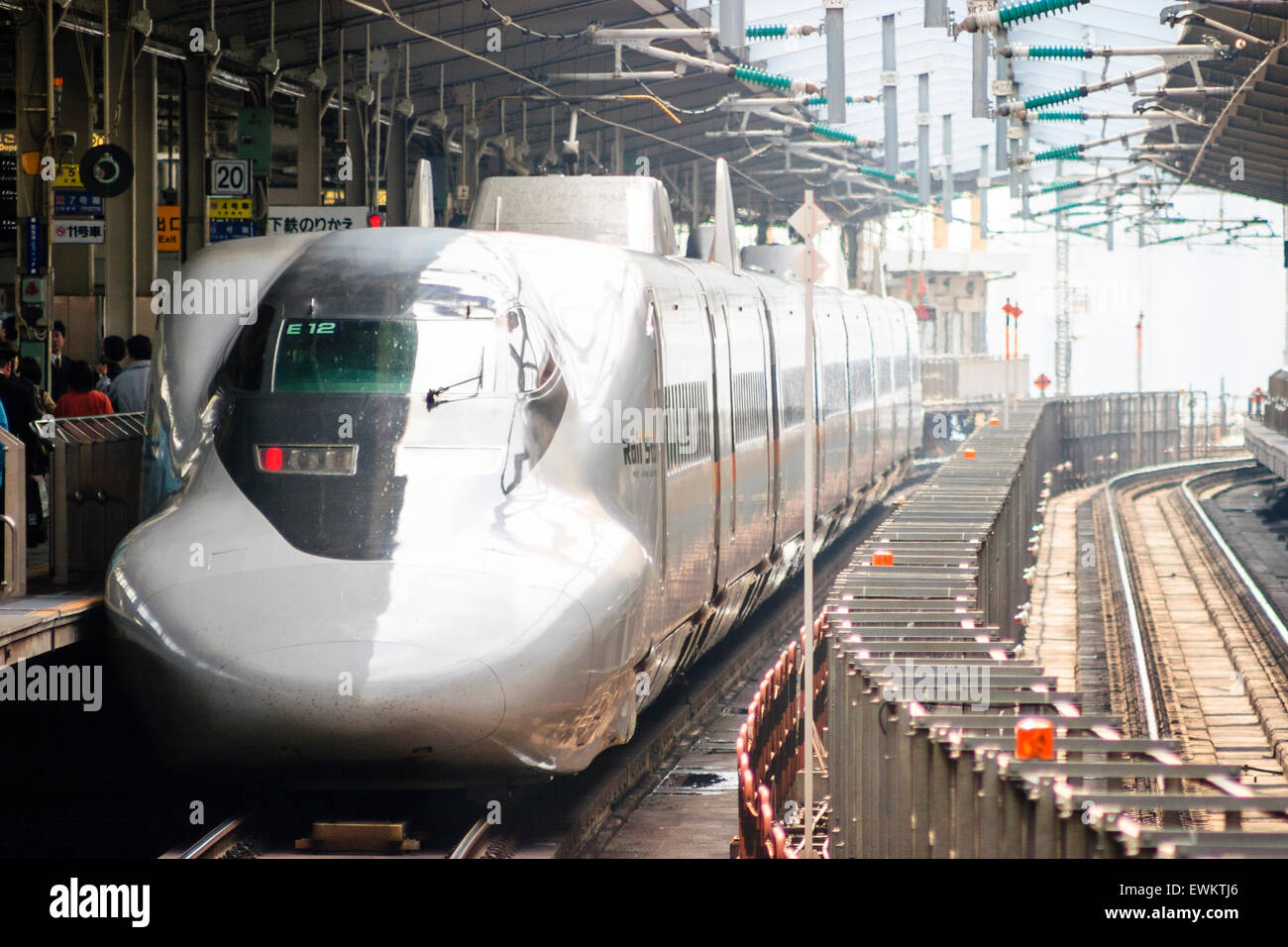 A Japanese shinkansen, bullet train, 700 series, Railstar, Osaka to  Hiroshima express waiting at platform at Shin-Osaka station Stock Photo -  Alamy
