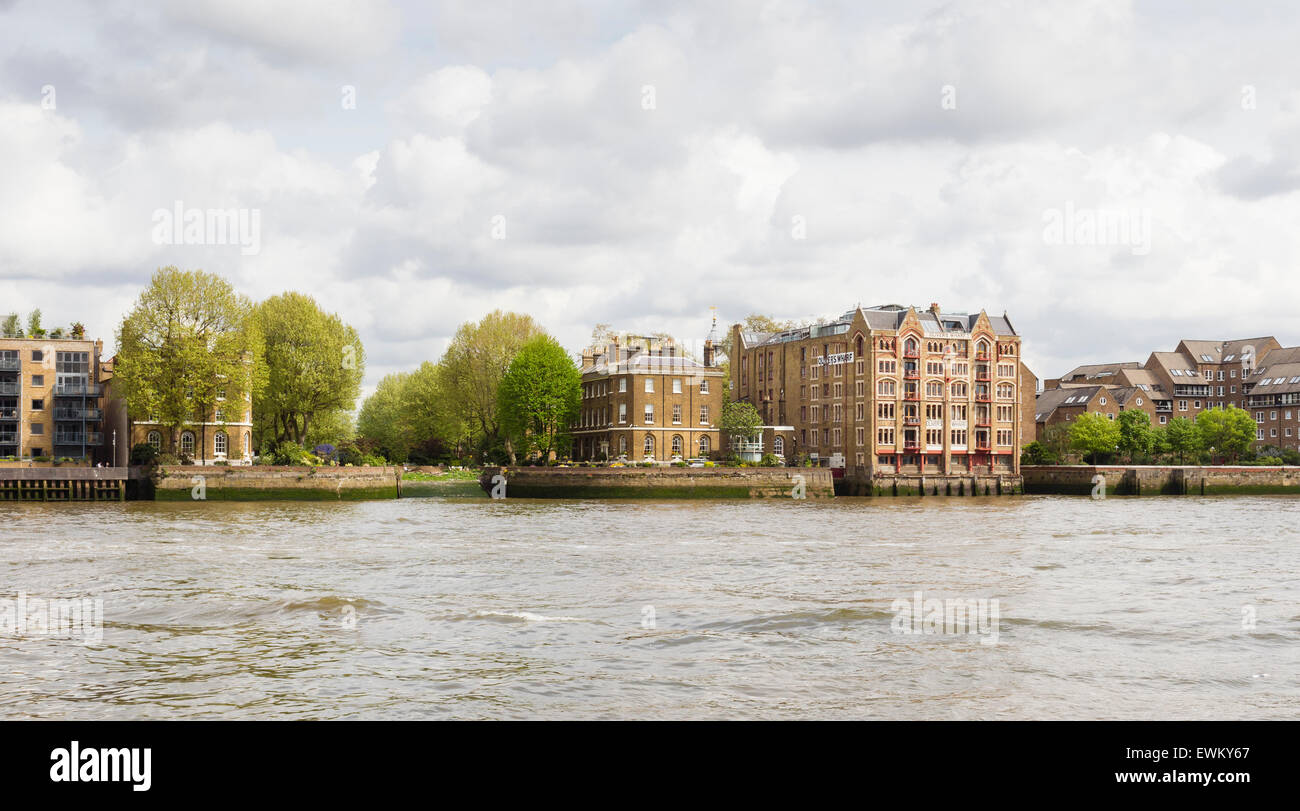 Luxury London Thamesside apartments Stock Photo Alamy