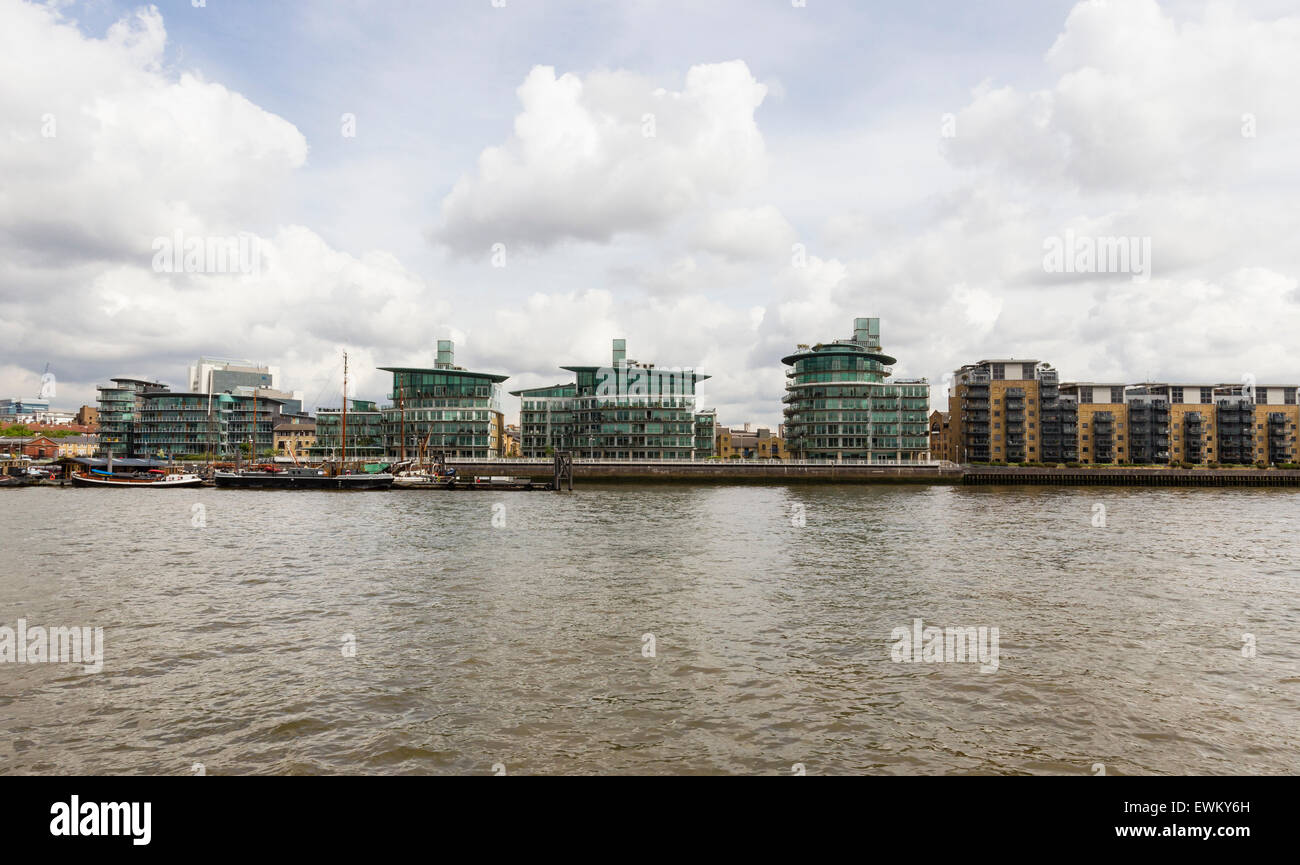 Luxury London Thamesside apartments Stock Photo Alamy