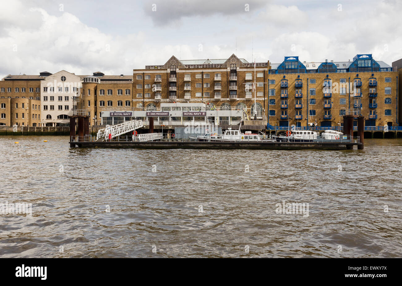 Luxury London Thamesside apartments Stock Photo Alamy