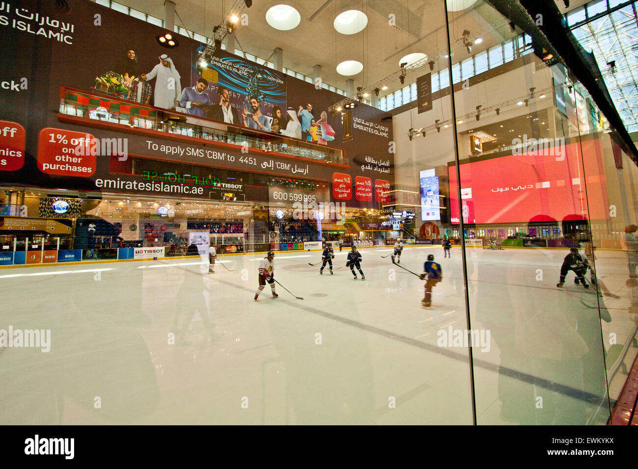 dubai shopping mall ice hockey game Stock Photo Alamy