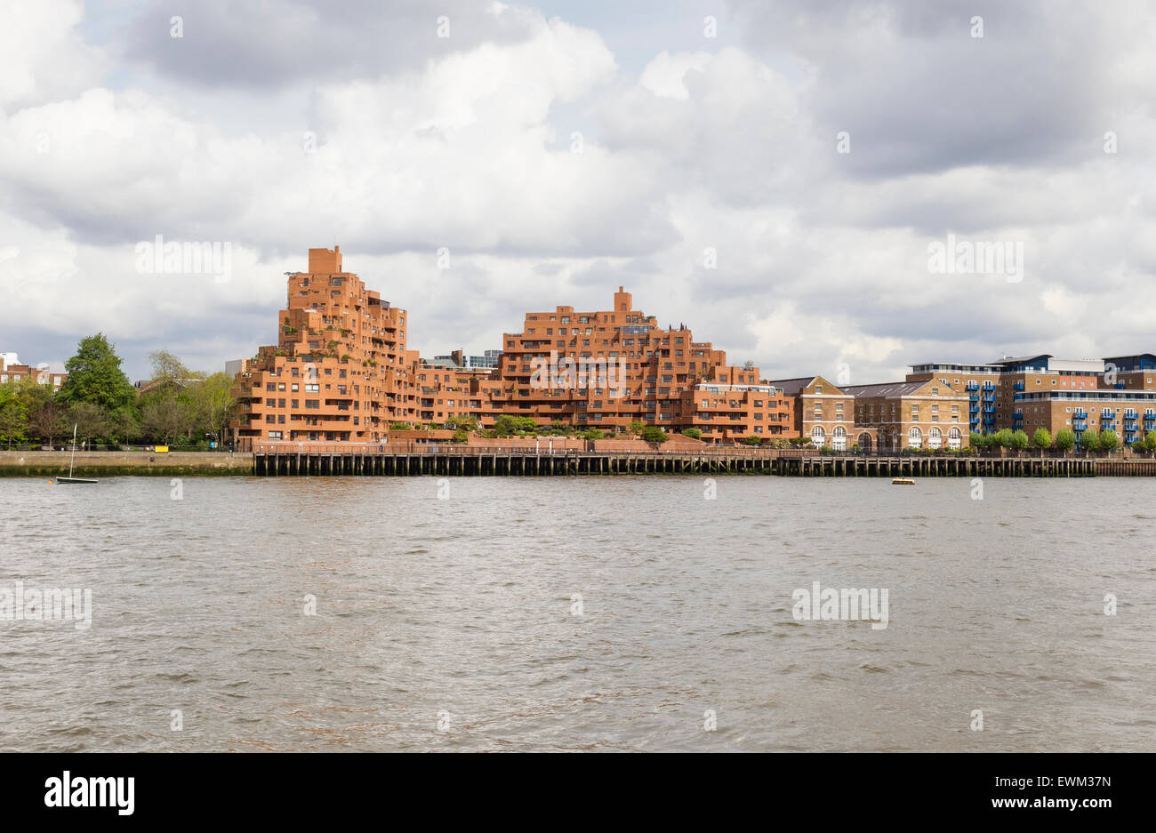 Luxury London Thamesside apartments Stock Photo Alamy