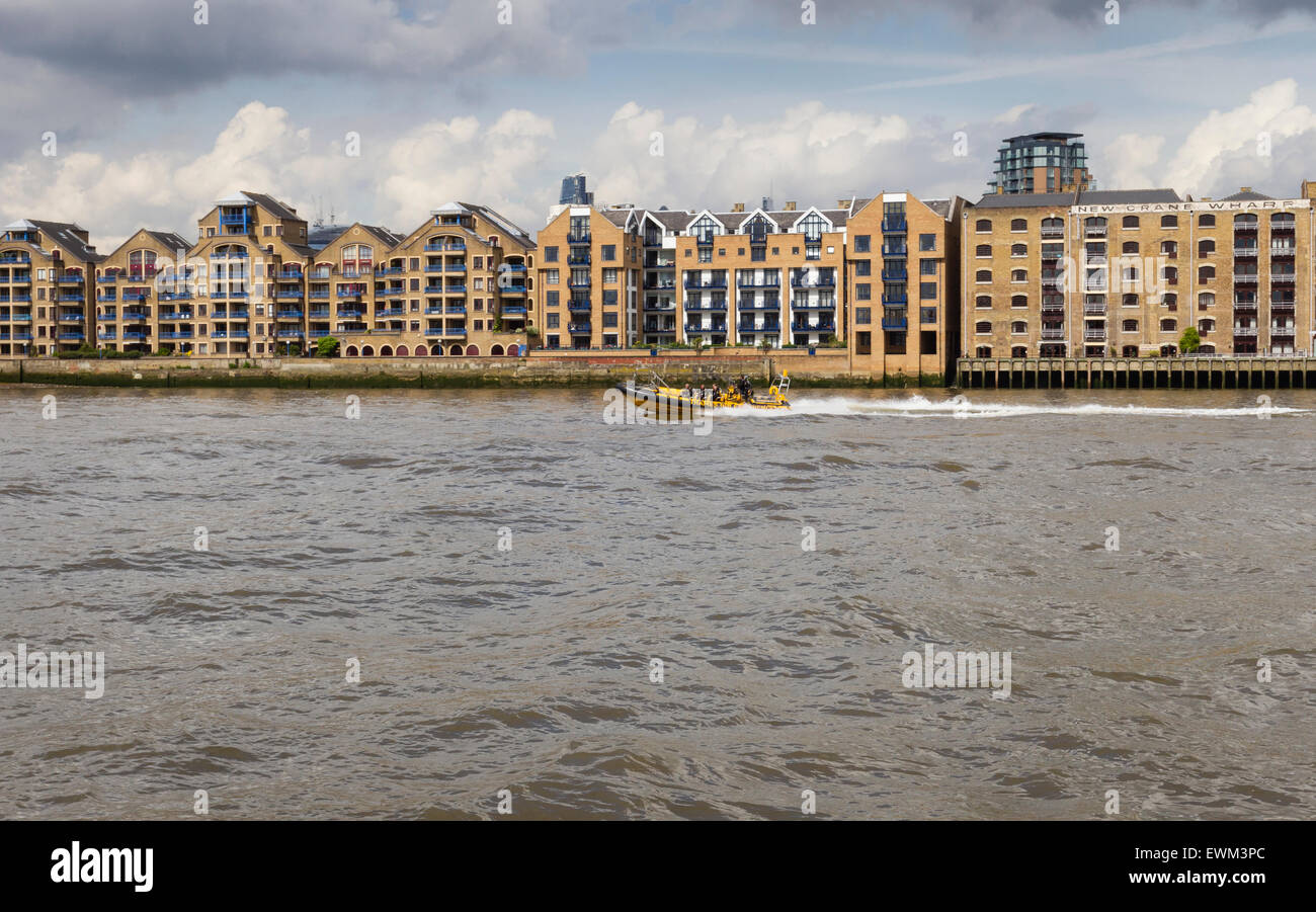 Luxury London Thamesside apartments Stock Photo Alamy