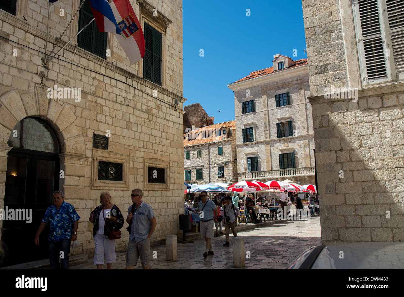 Old european street scene hi-res stock photography and images - Alamy