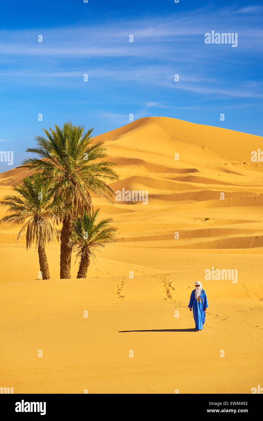 Berber man, Erg Chebbi desert near Merzouga, Sahara, Morocco Stock Photo