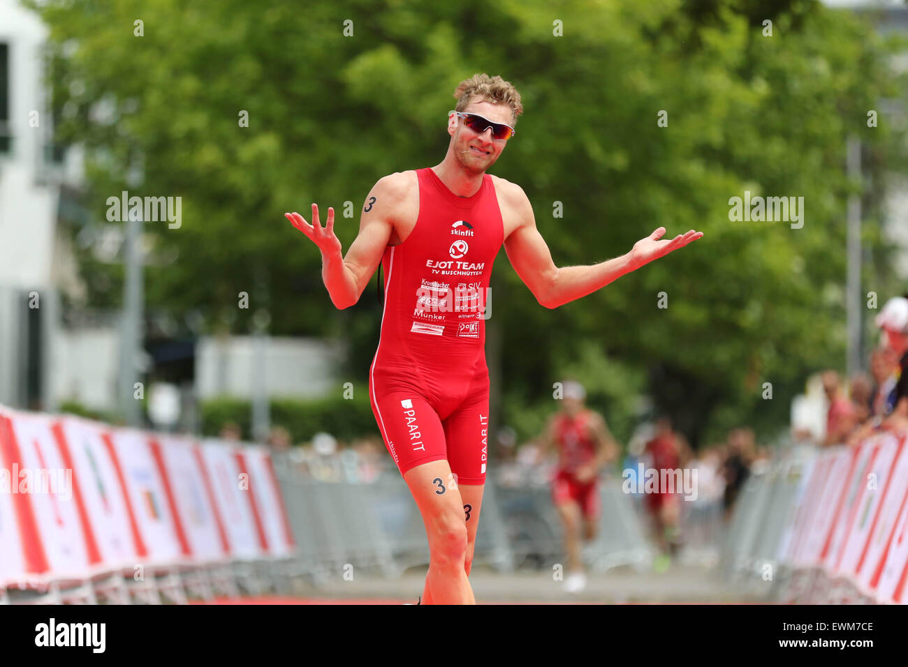 28.06.2015. D&#xfc;sseldorf, Germany. T3 Triathlon D&#xfc;sseldorf. Mens U23 Elite race. 3 Buchholz Gregor takes a bow having gone the wrong way at the finish and leapt the fence, before coming in second. Stock Photo
