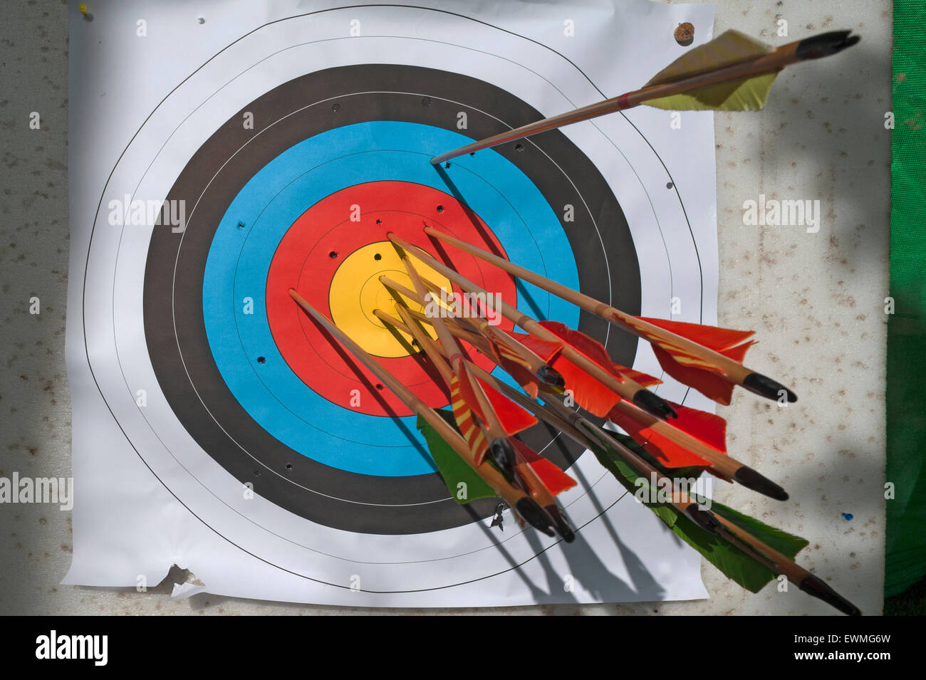 Archery target hires stock photography and images Alamy