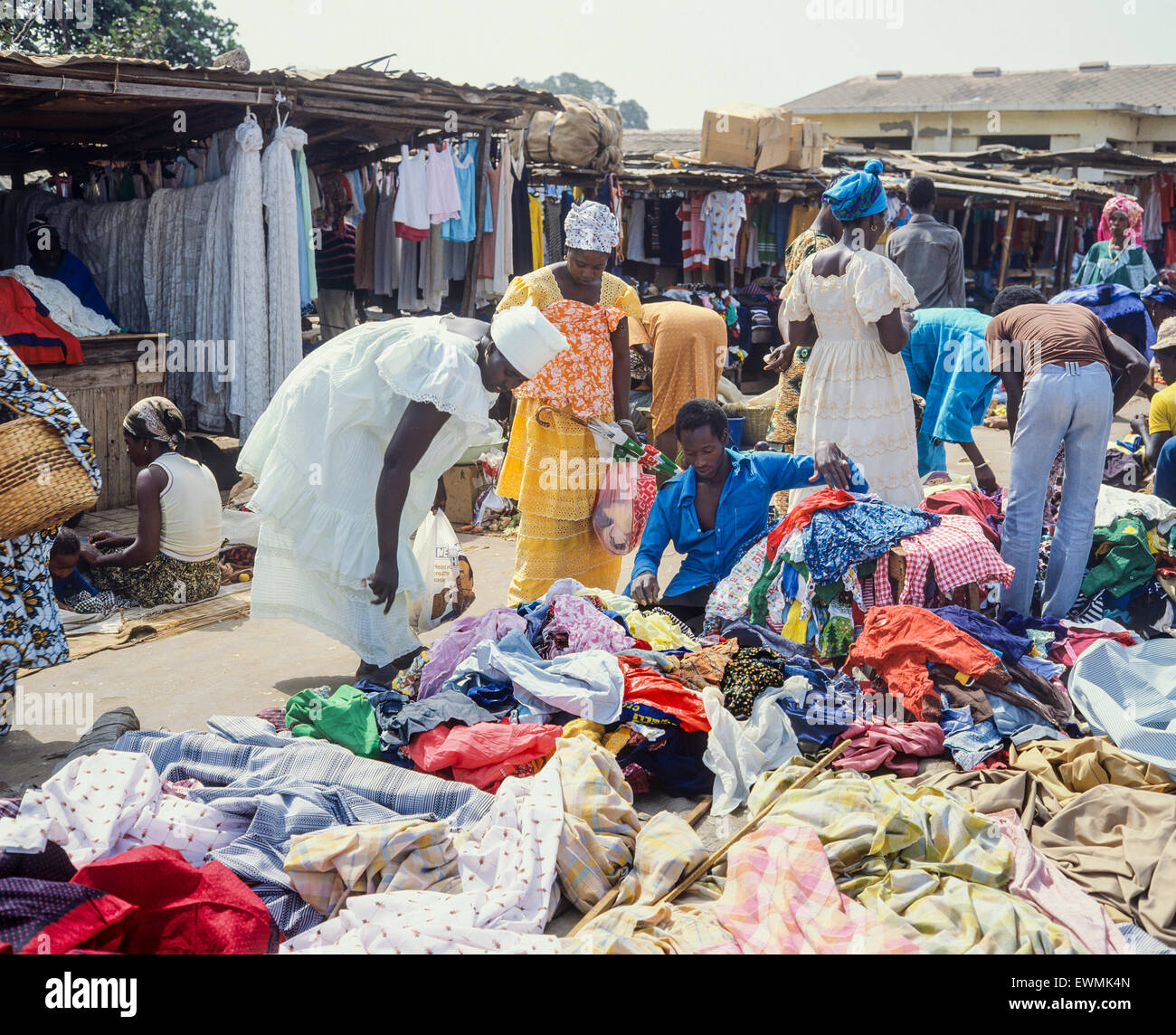 Gambia Traditional Clothing Stock Photos & Gambia Traditional Clothing ...