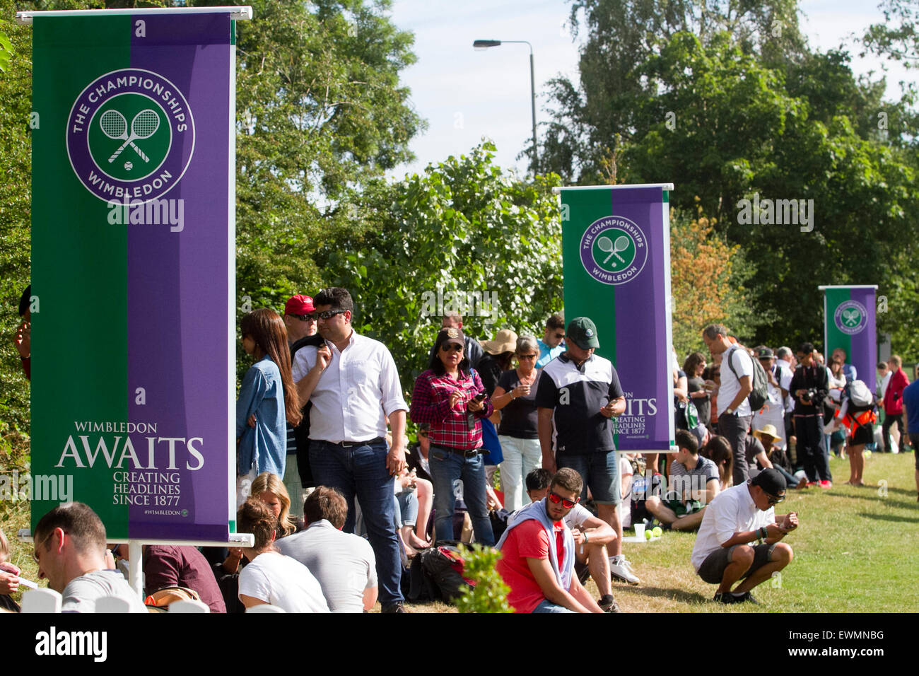 Wimbledon London,UK. 29th June 2015. Fans gather on the first day of the 2015 Wimbledon Tennis Championships as temperatures are forecast to increase during the first week of the tournament Credit:  amer ghazzal/Alamy Live News Stock Photo