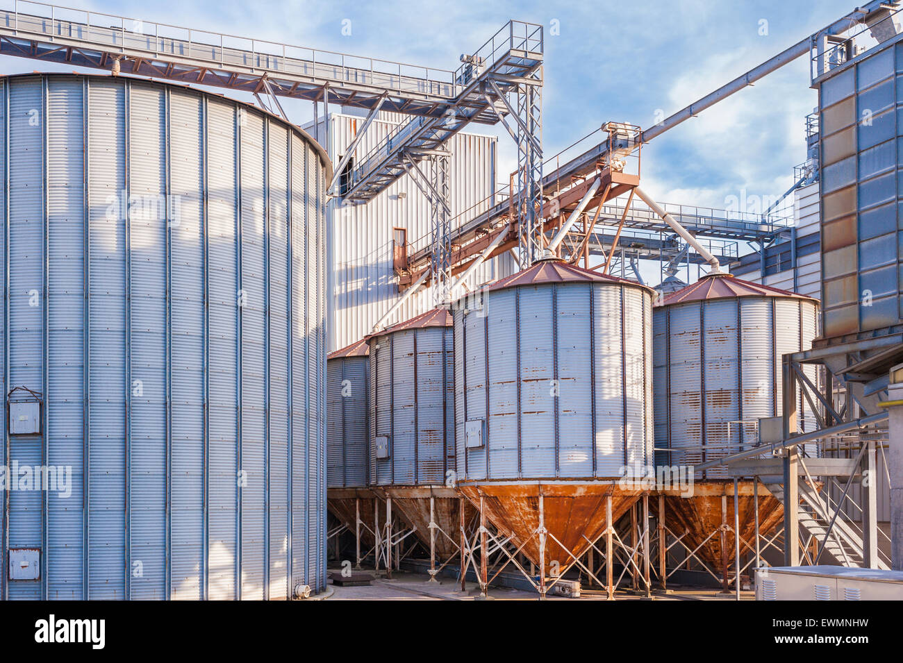 Storage facility cereals and production of biogas; silos and drying ...