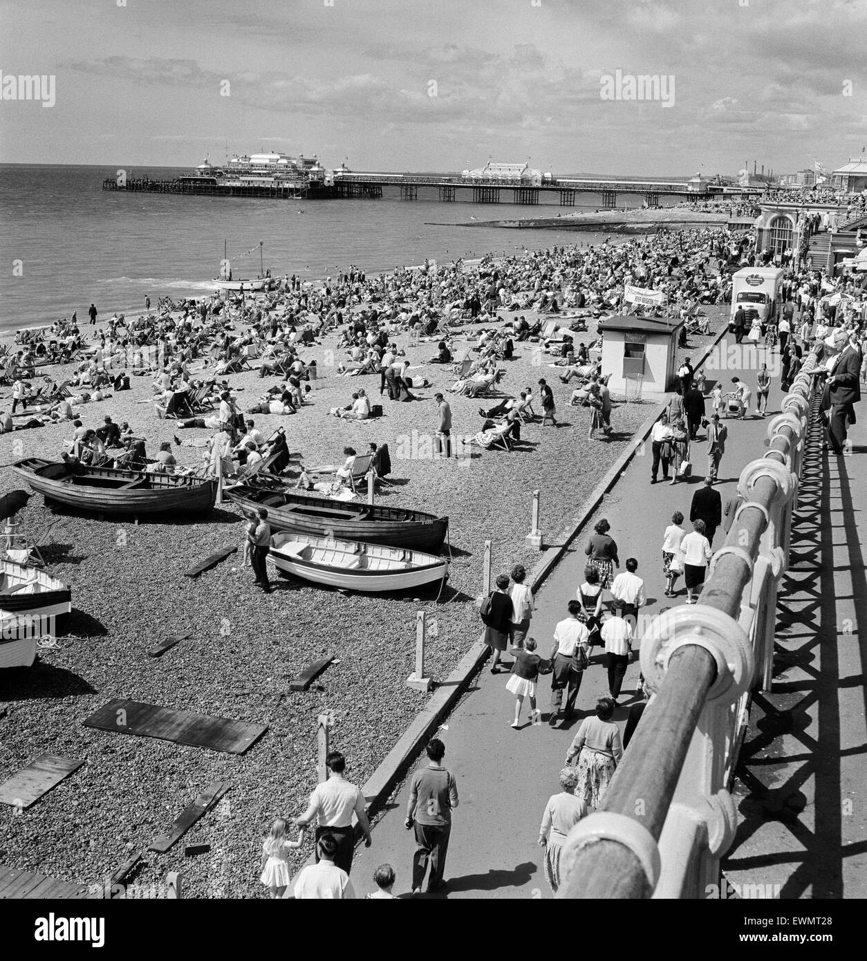 Holidaymakers enjoy the August Bank Holiday in Brighton, East Sussex.  5th August 1962. Stock Photo